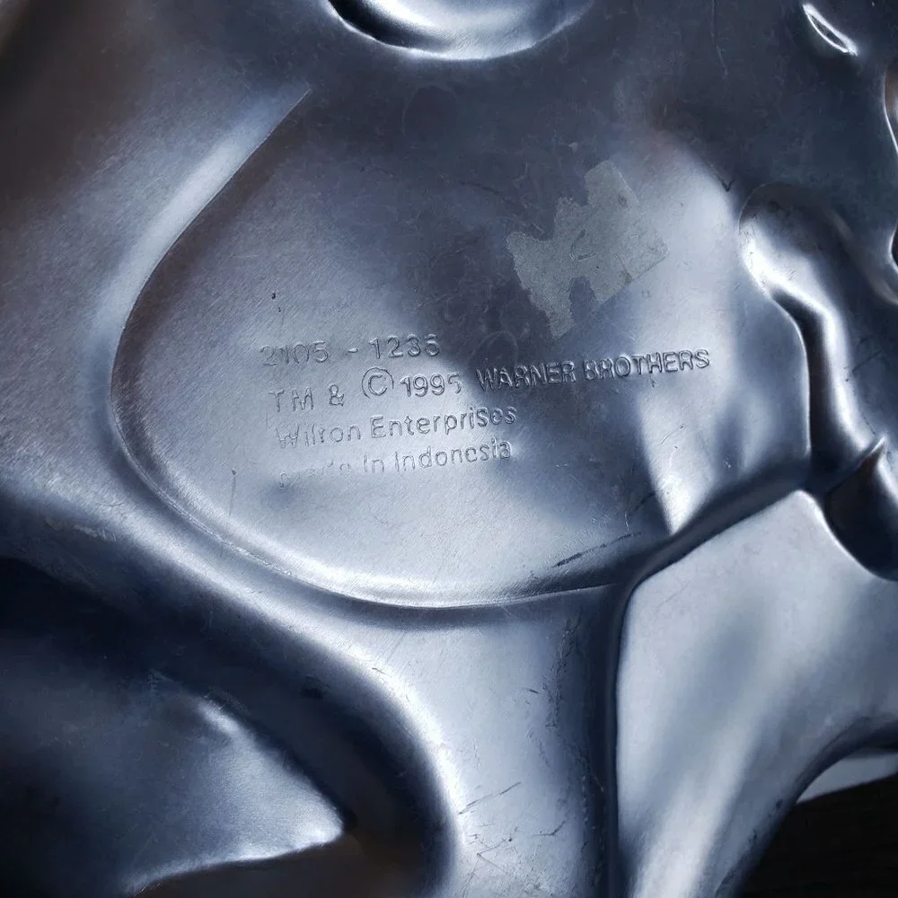 Wilton Vintage Cake Pan 1995 Taz Looney Tunes Tasmanian Devil Aluminum Mold